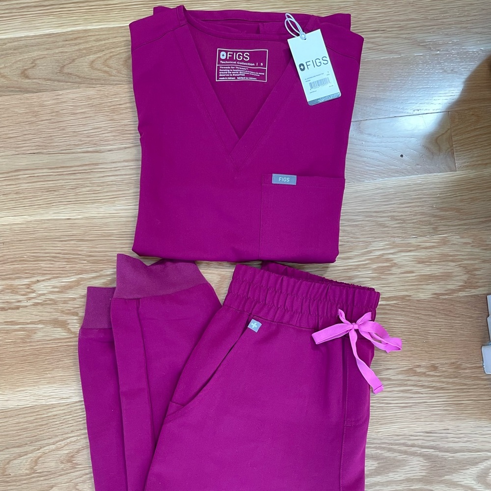 Figs Dark Magenta scrub set nwt